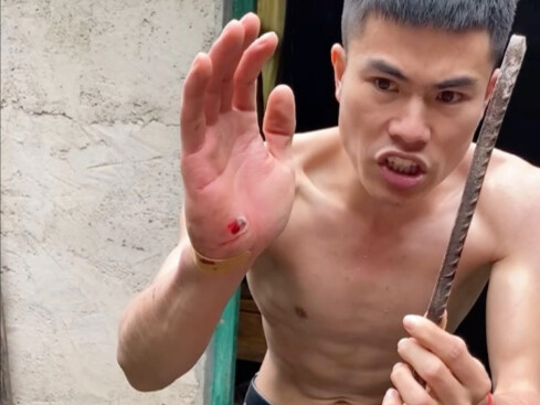 Thử thách võ thuật bạo lực thất bại