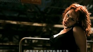 黑寡妇：别烦我，我正在审犯人呢