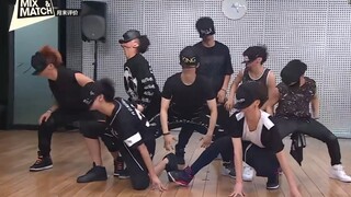 IKON nhảy đồng loạt với mũ + CL phát điên - Cbiz cứ theo tiêu chuẩn này mà cạnh tranh thôi (không có