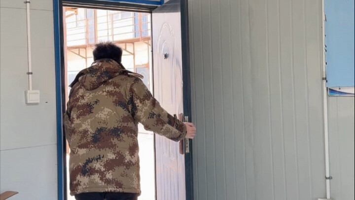 عندما تُرسل راتب نصف عام دفعة واحدة