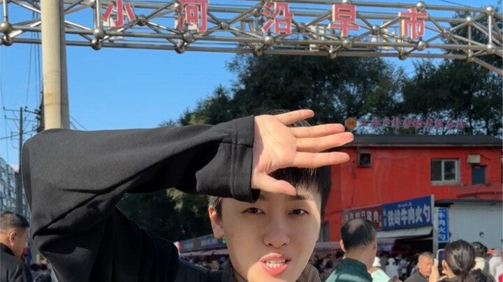 Sisters, we’re out shopping at the morning market!