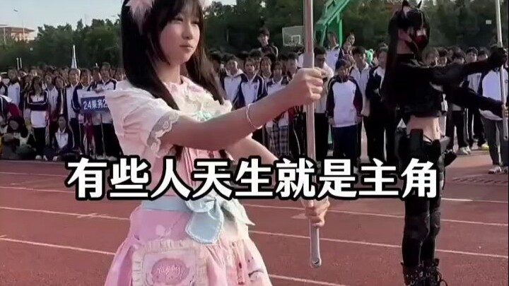 Ada orang yang memang terlahir sebagai pemeran utama #TingkahLakuMengherankanManusia