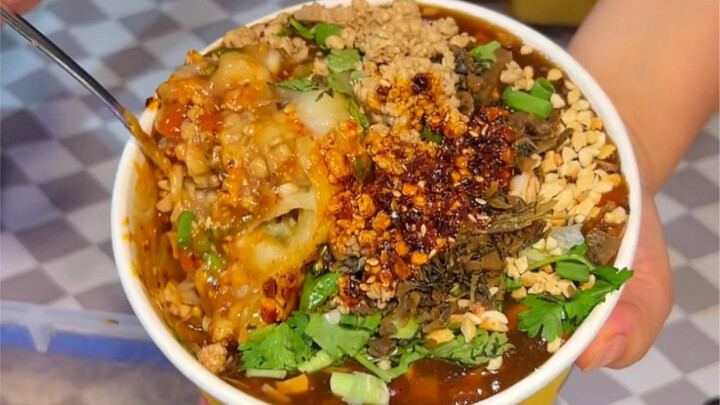 Chongqing street-style mashed potatoes drenched in savory sauce—so soft, creamy, and irresistibly fr