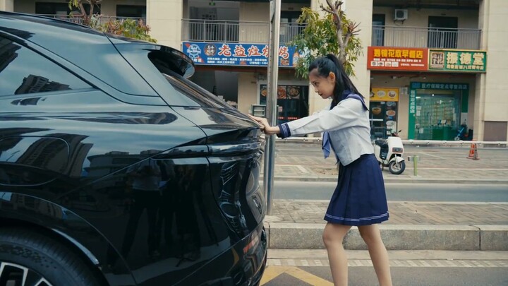Who taught the Hainan government to shoot ads like this? Hahaha, it’s so surreal and hilariously goo