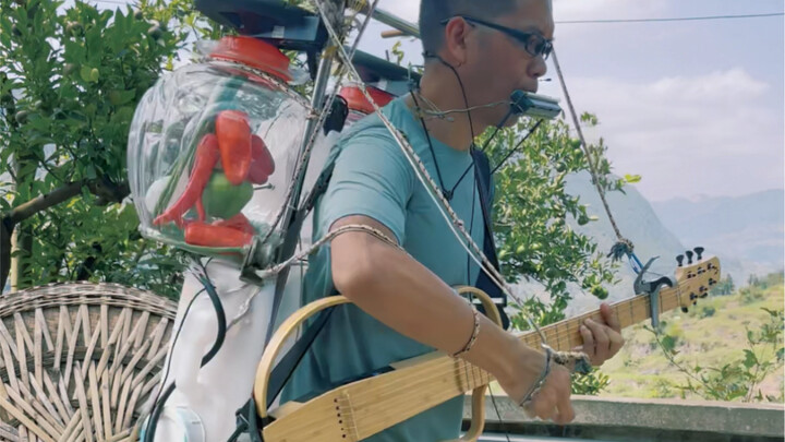 فرقة موسيقية من شخص واحد تعزف أغنية "أنا ووطني" مهنئة الوطن بعيد ميلاده السعيد! مزدهر ومزدهر.