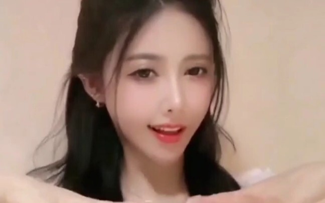 [Shake happily] Sexy beauties are shaking happily online, ding! Your tyrant has experienced it