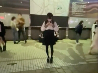 สาวสวยบนถนนชิบุย่าจู่ๆ ก็ทำสิ่งนี้ขึ้นมา...