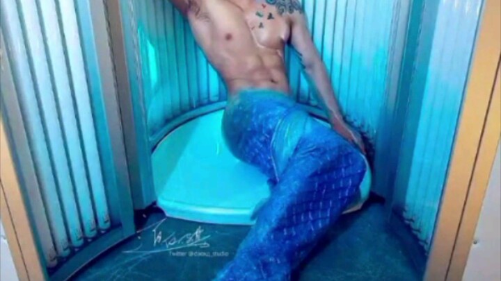 How can a MERMAN be this HAWT!?!