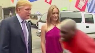 Video Trump bị người da đen hất tung lên trời đã bị lộ! Năng lượng cao trong suốt! ! !