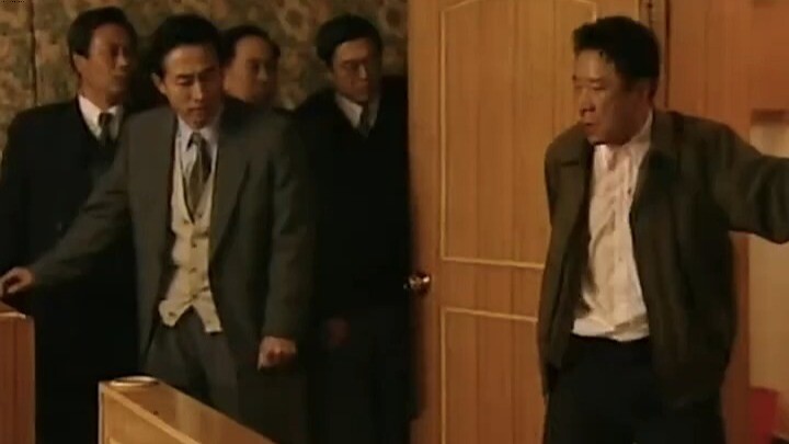 Mayor on undercover visit gets beaten up! Highly recommended movie.
