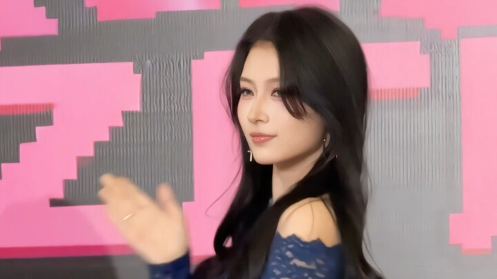 ร่วมกันตะโกนว่า “mirror” ไปกับฉันเลย!!! // ทรงผมลอนก็เข้ากันสุดๆ