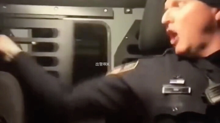 The police dog was sleeping and suddenly yelled so loudly. The dog's reaction was so funny!!