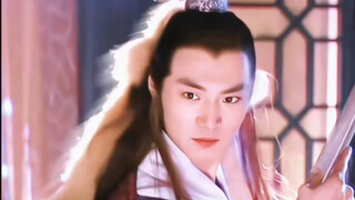 古早剧中的男演员，“耍扇、挽剑花、撩袍子、骑马”端的是体态风流，恣意潇洒！