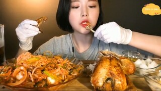 Gà quay, ốc ngọt xào mì sợi, củ cải ăn kèm 3 #amthuc