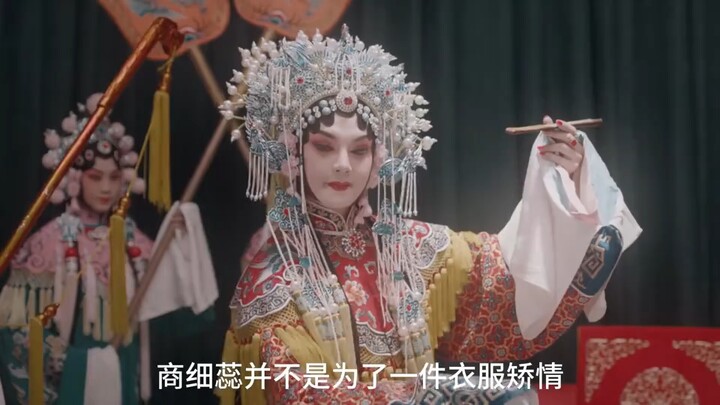 Dia beli baju sambil bawa kaca pembesar—kalau ada seutas benang pun, dia pasti retur!