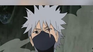 Belati White Fang yang ditinggalkan Konoha White Fang untuk Kakashi dipotong-potong oleh seorang jon