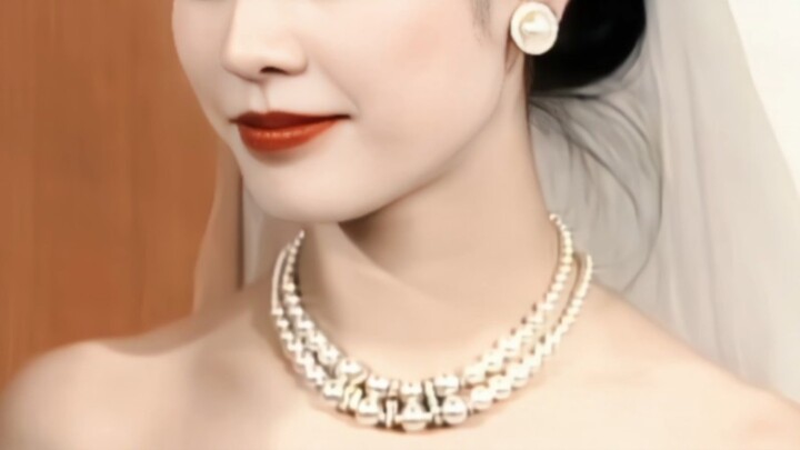 Holy crap… So this is how stunning Wang Baochuan looks when she’s not digging for wild vegetables!