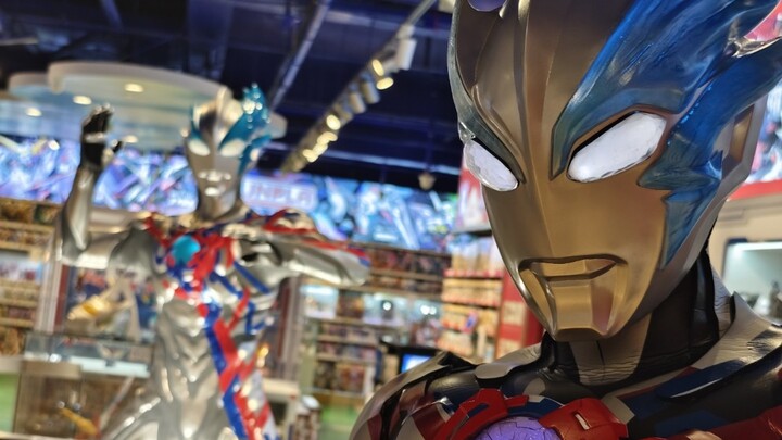 Wild Blaze sneaks into the mall to hunt precious video