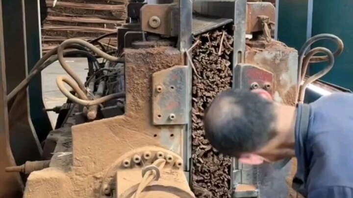 领导说他抗压能力很强，我想让他来试试，给大伙助助兴