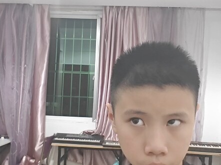 النشيد الرئيسي لشاورما، لكنه عرض للأسلحة