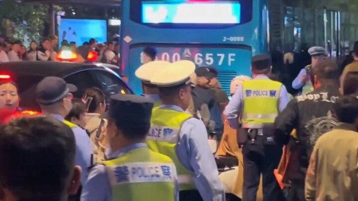 Ghost-fire teens at Jinan Liberation Pavilion successfully boosted the special police officers’ post