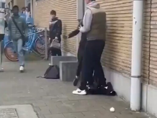 《爆头》