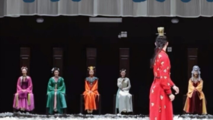 Cao Gong, look at the stage of this era, is it what you wish it to be? The curtain call of the dance