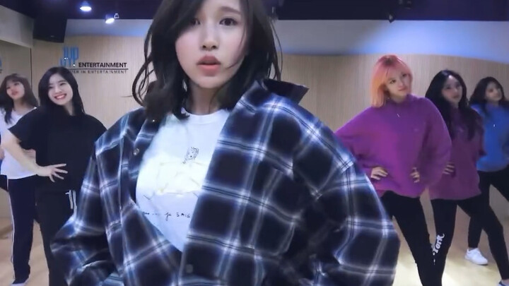 ใครจะรู้ถึงคุณค่าของการที่ทุกคนเข้ามาที่ห้องซ้อมของ Twice กันล่ะ?