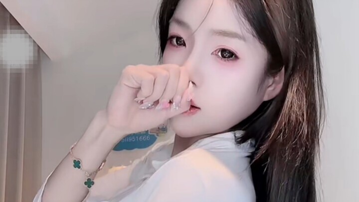 Aili Li: Thong visible, back shaking