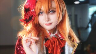 在新田惠海面前出果果跳了《sunny day song》