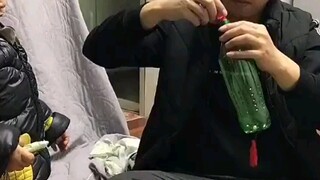 幼儿园手工作业，爸爸凭一口气做成了灯笼！