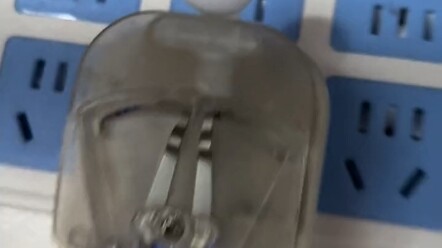 ที่ชาร์จอเนกประสงค์ ชาร์จอุปกรณ์หูฟังได้ แค่มีขั้วสองขั้วก็ชาร์จได้เลย