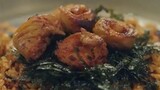 ชาวเกาหลีใช้ไส้กรอกย่างชิ้นเล็ก 4 ชิ้น รองหม้อข้าวผัด หอมจน*หม้อ
