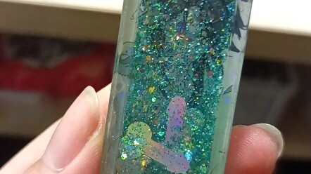 魈宝和奇怪形状的亮片组合也很美丽！