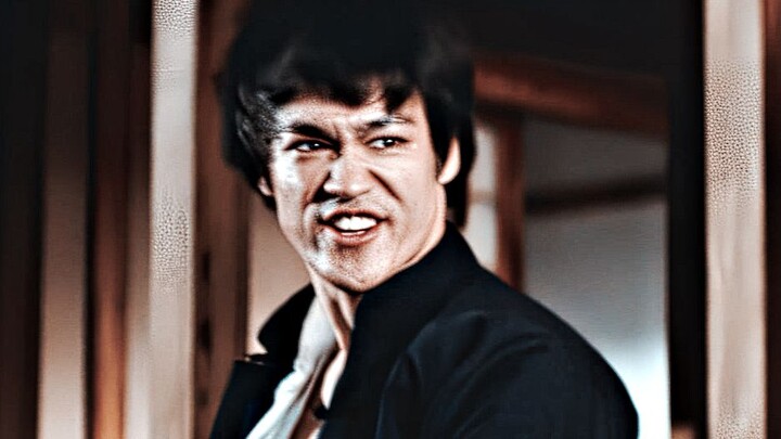 "Bruce Lee Fights 'Dogs'!"