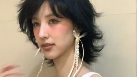 Wang Yueyi: What Does It Look Like After a Year of Shaving My Head and Never Getting a Haircut?