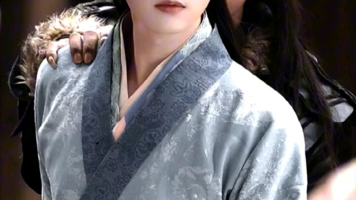 In the novel, the pampered, fair and tender little young master finally gets a face—Cheng Lisu has b