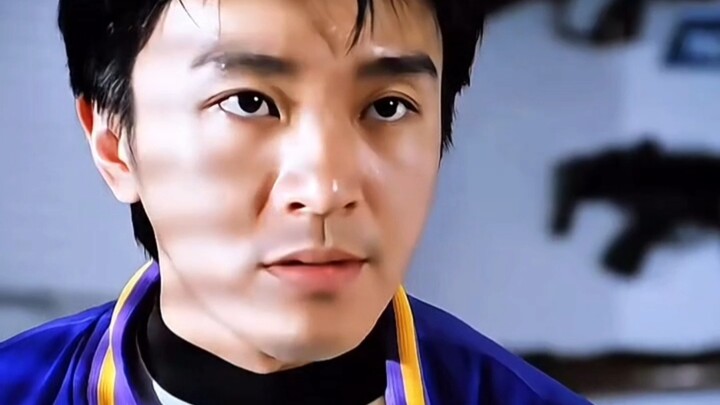 Stephen Chow looks so cool in this scene!