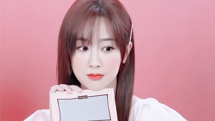 Pengambilan gambar wajah dekat yang sangat cantik dari Yang Zi!