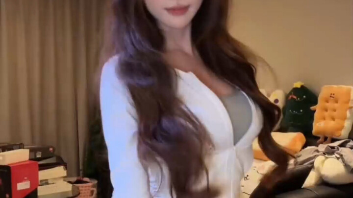 小小酥🔥身材爆表，皮神皮卡丘也甘拜下风！换脸技术哪家强？要学习资料，速来充电包月！#皮神皮卡丘#