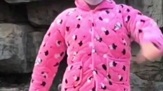 Wearing flowery pajamas and dancing say my name—ANS Funny dance also known as—How to grow fat, wash 