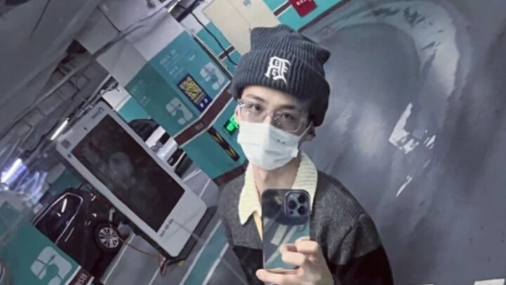 Bai Jingting: “Everyone says I look like a peacock spreading its feathers when I try to be cool—but 