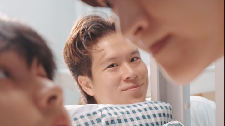 مزعج جدًا، اليوم هناك ثلاثة شباب بطول 180 يطاردونني مرة أخرى!