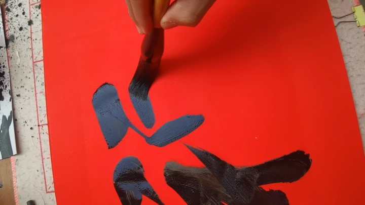 ชาวเน็ต: ไม่ได้ถือพู่กันแบบนี้นะ...