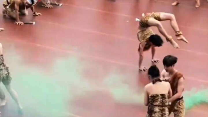 “Honestly, it can only attract guys—after all, it’s Chengdu…” At the opening ceremony of a vocationa