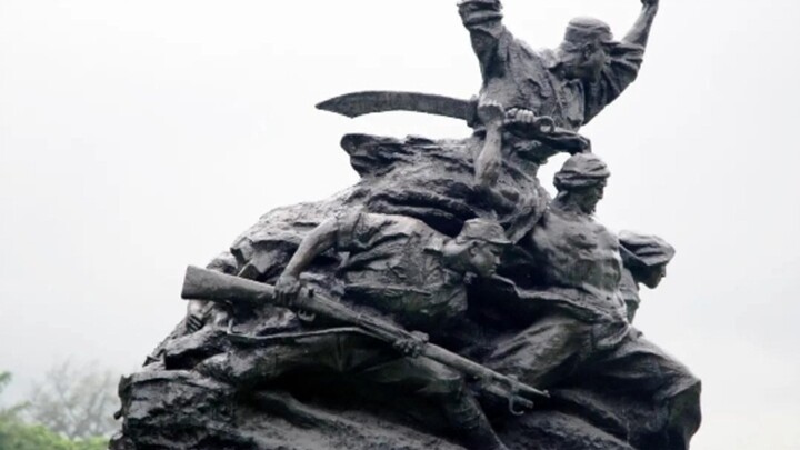 Come in and feast your eyes on the statue works from the flag-bearer era!