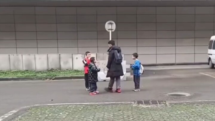 Kid Sprays Hair Spray All Over at Chongqing’s Epic Comic Con, Gets Cracked Down on the Next Day — Fu