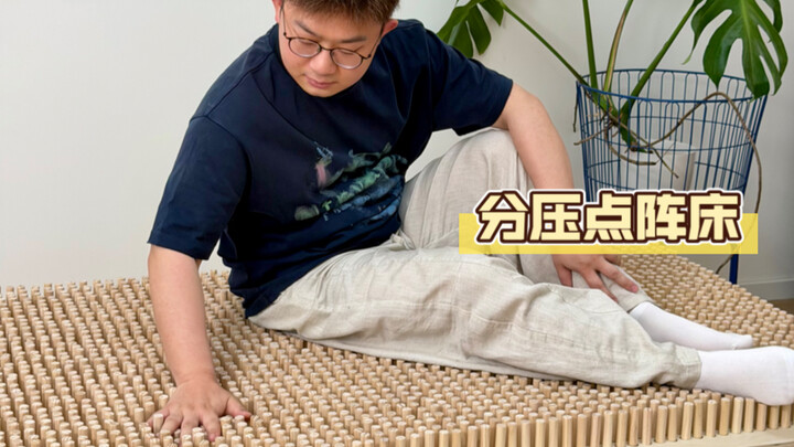 Saya membuat ranjang dot matrix pembagi tegangan dari lebih dari 3.000 batang kayu