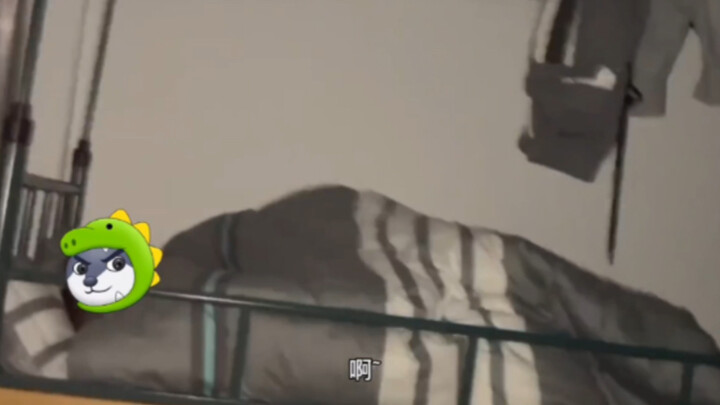 室友半夜跑来钻我被窝，把我惊到了……