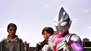 迪迦救场戴拿 被章鱼须来回扇巴掌